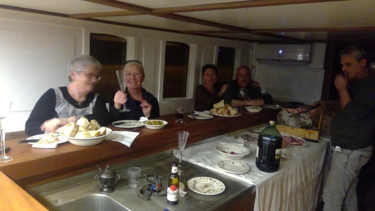 Botel Classic Yacht Yanika Yachting Watersport Ets Villaputzu Italy