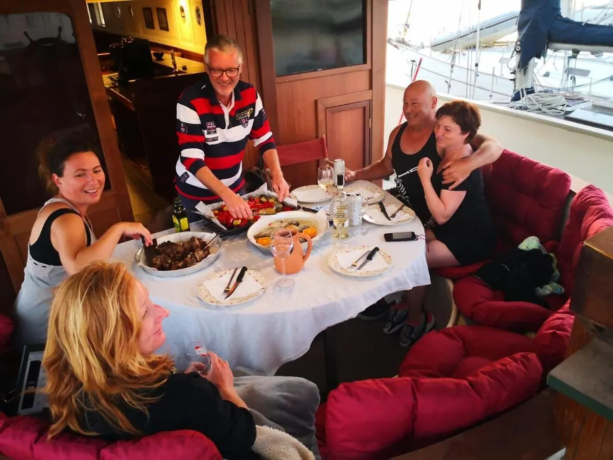 Botel Classic Yacht Yanika Yachting Watersport Ets Villaputzu
